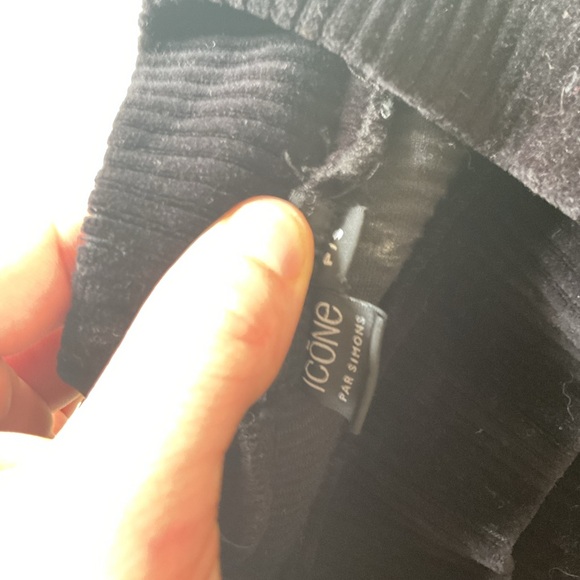 Velvet Corduroy Hi-neck - Picture 3 of 3